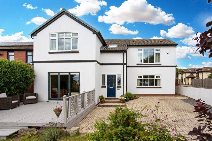 4 Bedroom Detached House For Sale In Selby Road, Garforth, Leeds, LS25