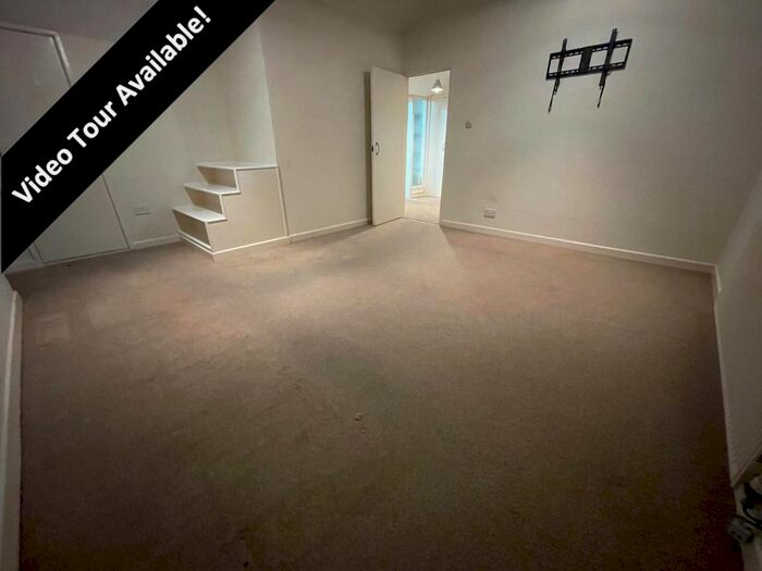 2 Bedroom Flat To Rent In Ringwood Road, Bransgore, Christchurch BH23