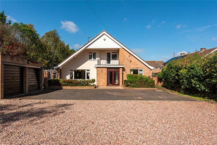 4 Bedroom Detached House For Sale In Irchester Road, Rushden, Northamptonshire, NN10