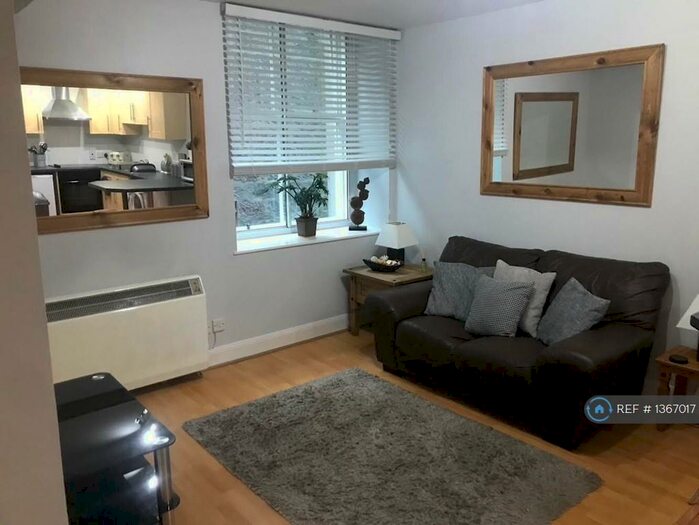 2 Bedroom Flat To Rent In Market Street, Aberdeen, AB11