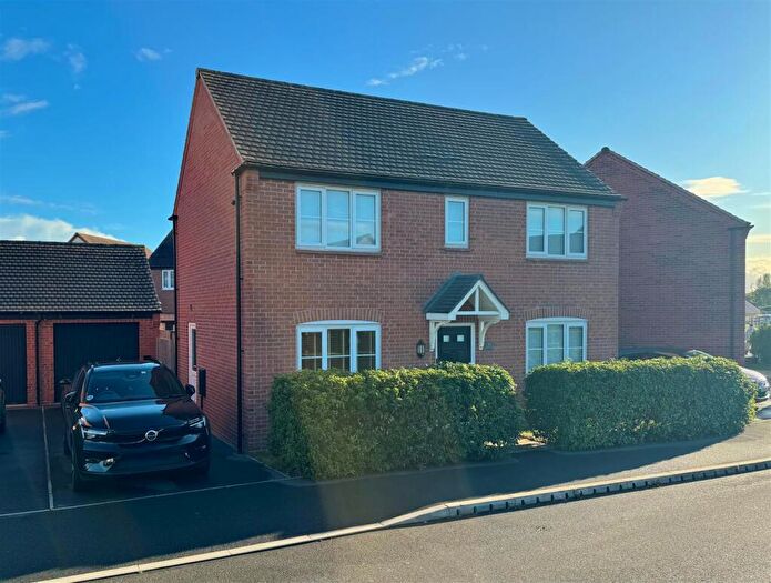 3 Bedroom Detached House For Sale In Woodsford Drive, Boulton Moor, Derby, DE24