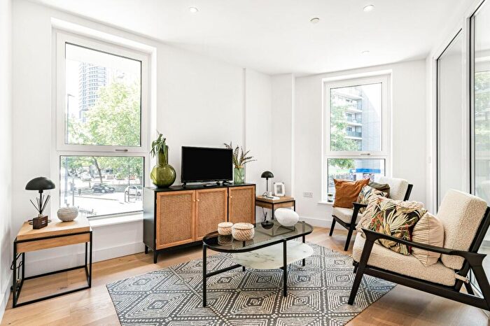 2 Bedroom Flat For Sale In Blackwall Reach, A Prestage Way, E14