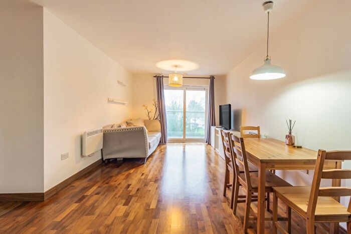 2 Bedroom Flat For Sale In Cherrydown East, Basildon, SS16