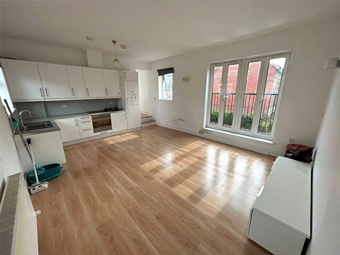 2 Bedroom Flat To Rent In Maple Road, London, SE20