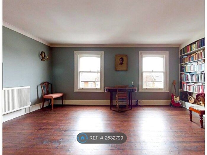 3 Bedroom Flat To Rent In Brooke Road, London, N16