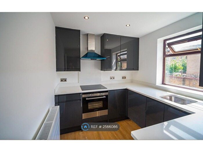 1 Bedroom Flat To Rent In Riverside Close, London, E5