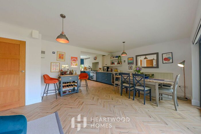 4 Bedroom Detached House For Sale In Gladeside, St. Albans, AL4