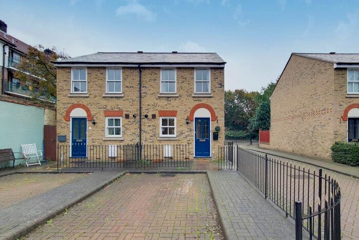 2 Bedroom Semi-Detached House To Rent In Twycross Mews, Greenwich, London, SE10
