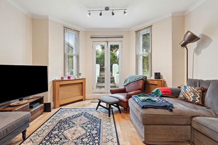2 Bedroom Flat To Rent In Russell Road, Kensington, W14