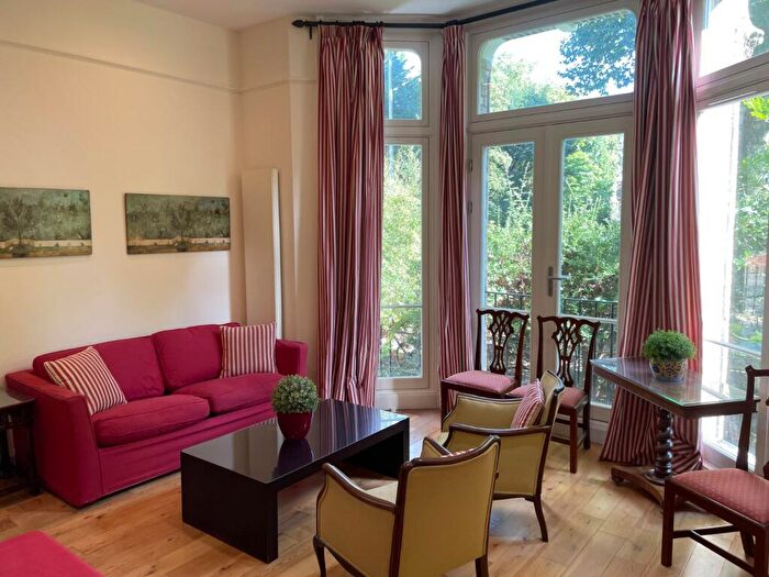 Flat To Rent In Elm Park Gardens, London, SW10