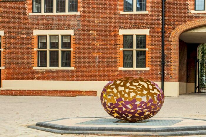 3 Bedroom Flat To Rent In The Ridgeway, London, NW7