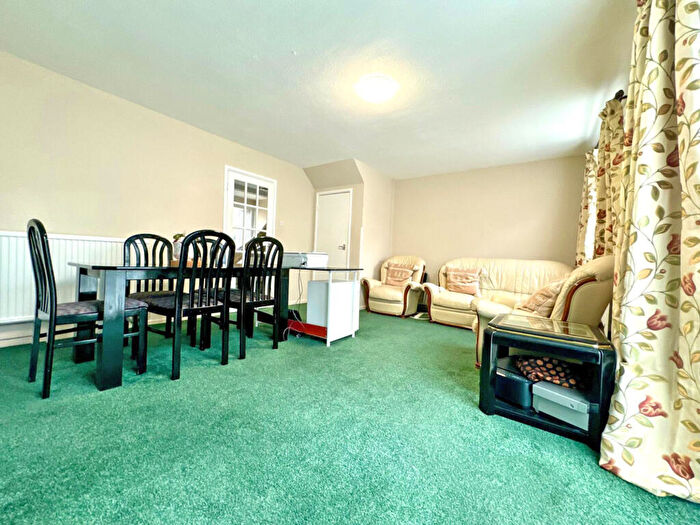 3 Bedroom End Of Terrace House For Sale In Leather Gardens, London, E15