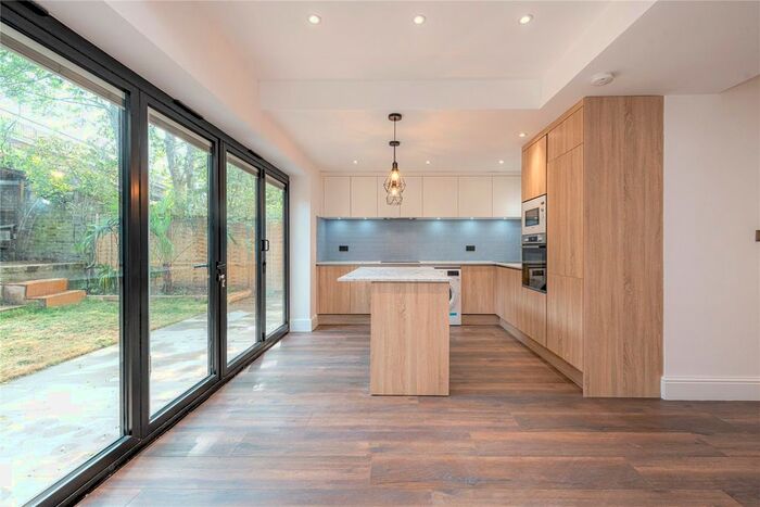 4 Bedroom Maisonette To Rent In Cambridge Gardens, London, W10