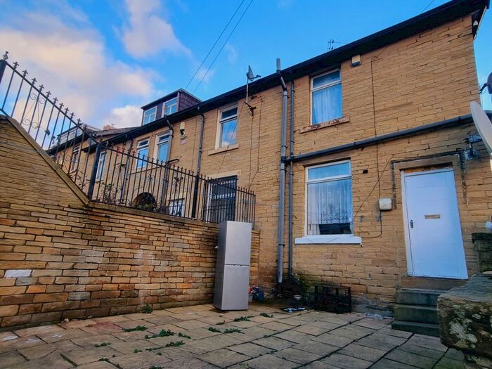 Houses for sale & to rent in BD8 9LT, Willow Street, Toller Bradford