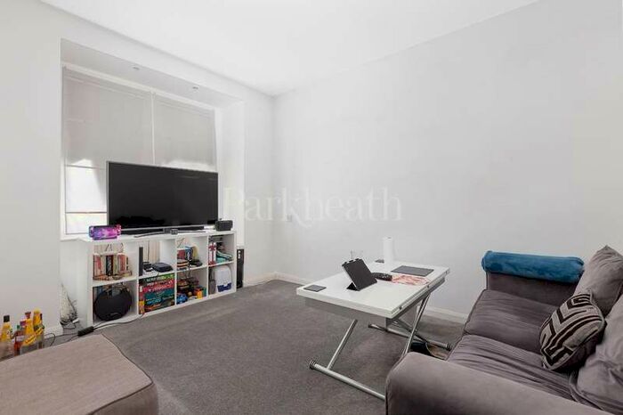 2 Bedroom Flat To Rent In Lydden Grove, London SW18