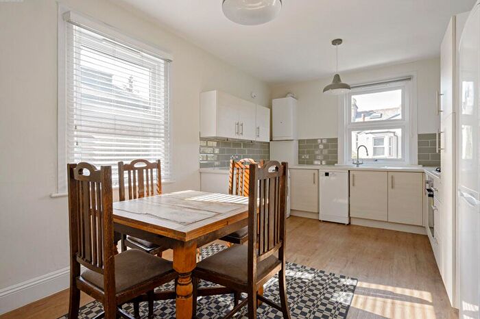 2 Bedroom Flat To Rent In Third Avenue, London, E17