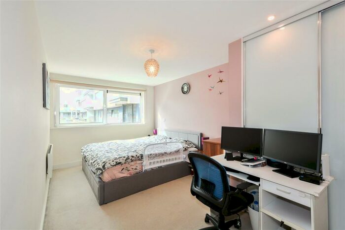 2 Bedroom Flat To Rent In Drift Court, Basin Approach, London, E16
