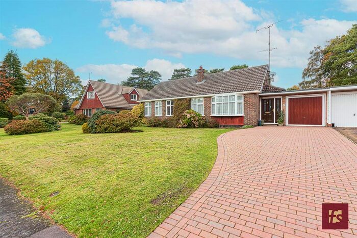 3 Bedroom Detached Bungalow To Rent In Parkway, Edgcumbe Park, Crowthorne, RG45