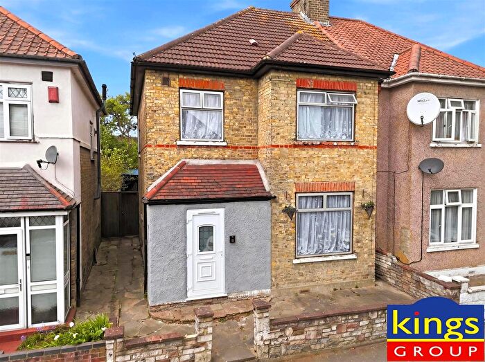 3 Bedroom Semi-detached House For Sale In Winchester Road, Edmonton, N9