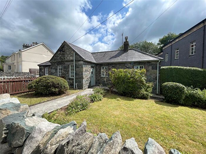 2 Bedroom Semi-Detached House To Rent In Tregarth, Bangor, Gwynedd, LL57