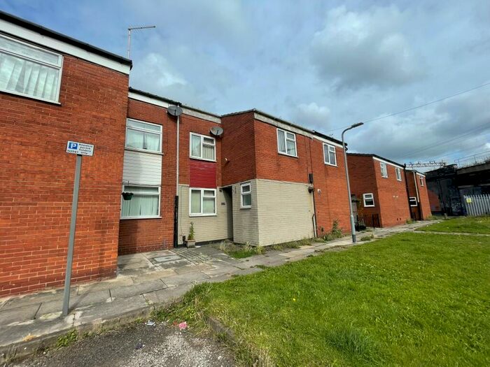 3 Bedroom House To Rent In Wellington Road, L15