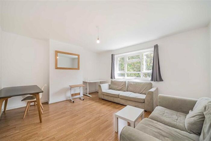 3 Bedroom Flat To Rent In New North Road, Hoxton, N1