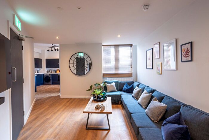 7 Bedroom Property To Rent In Flat, London, TW1