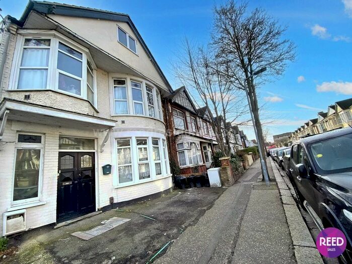 1 Bedroom Flat To Rent In Brightwell Ave, Westcliff On Sea, SS0