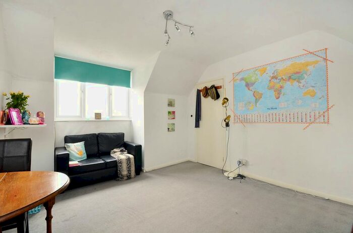 1 Bedroom Flat To Rent In Woodside, Wimbledon, London, SW19