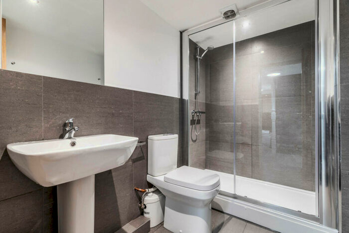6 Bedroom House To Rent In Blenheim Square, Leeds, LS2