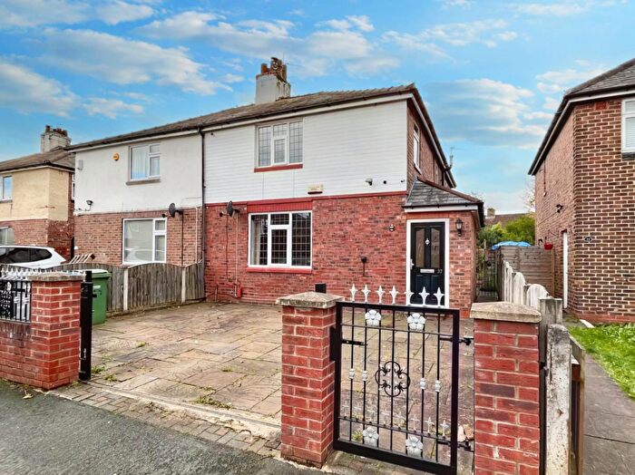 4 Bedroom Semi Detached House To Rent In Oaklea Road, Sale, M33