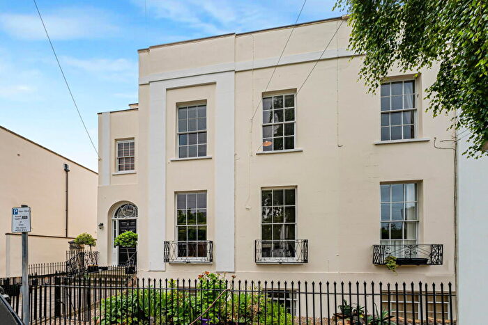 2 Bedroom Flat For Sale In Priory Street, Cheltenham, GL52