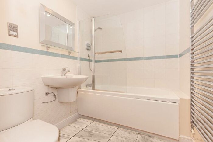 1 Bedroom Apartment For Sale In Regal Close, OX14