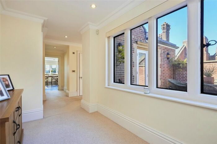 2 Bedroom Flat For Sale In Swaylands, Penshurst, TN11