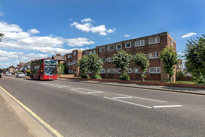 2 Bedroom Flat To Rent In Cranbrook Road, Ilford, IG6