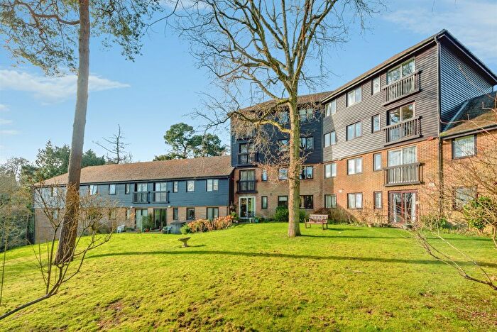 2 Bedroom Flat For Sale In Sackville Court, East Grinstead, RH19