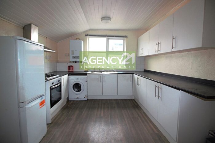2 Bedroom Flat To Rent In Seventh Avenue, Manor Park, E12