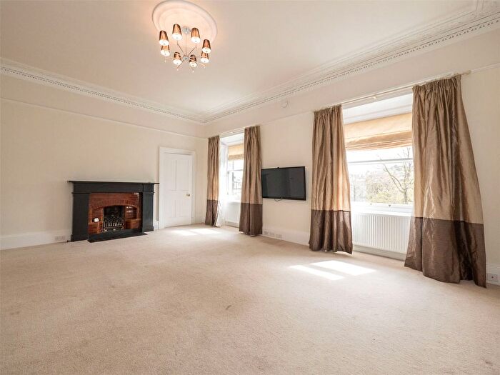 3 Bedroom Flat To Rent In Moray Place, Edinburgh, EH3