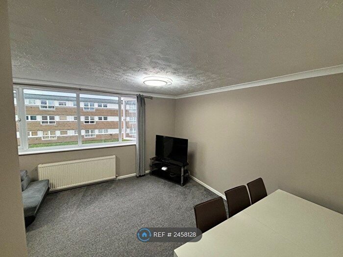 2 Bedroom Maisonette To Rent In Southend On Sea, Southend On Sea, SS3