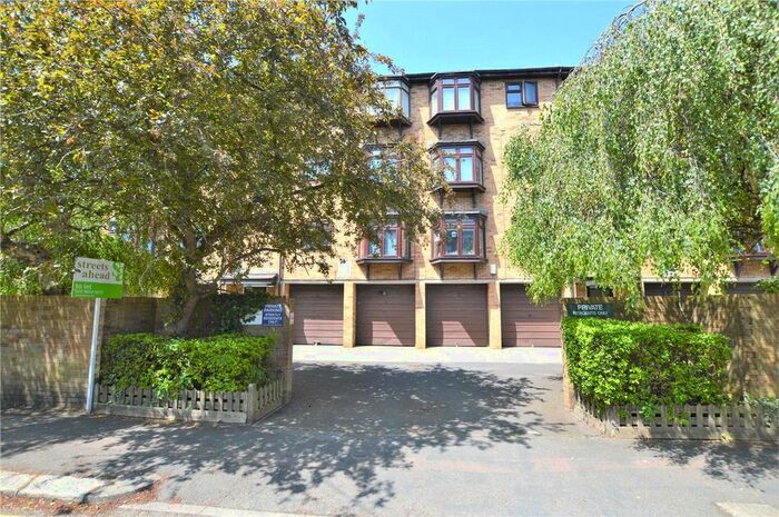 2 Bedroom Flat To Rent In St. Aubyns Road, London, SE19