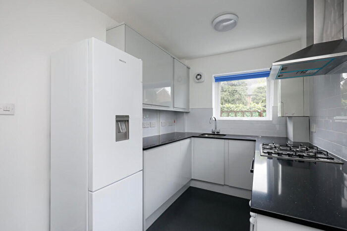 2 Bedroom Apartment To Rent In Kingston Upon Thames, KT2