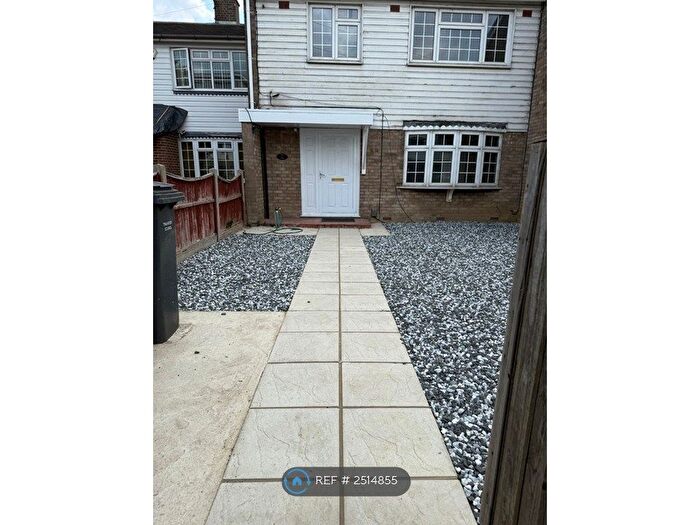 3 Bedroom Terraced House To Rent In London Road, Tilbury, RM18