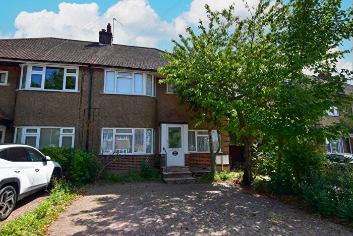 2 Bedroom Maisonette For Sale In Courtlands Drive, Watford, WD17