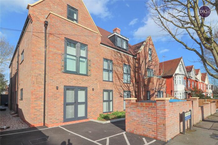 2 Bedroom Flat To Rent In The Avenue, Watford, Hertfordshire, WD17