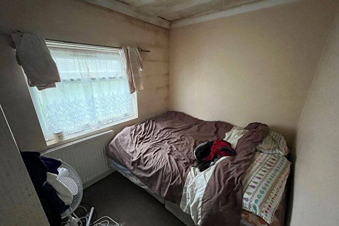 2 Bedroom Detached House For Sale In D Barrington Road, Manor Park, London, E12