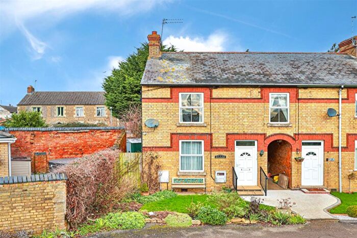 3 Bedroom End Of Terrace House For Sale In Sunnyside, Woodford, NN14