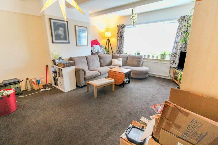 2 Bedroom Flat To Rent In Old Hall Road, Gatley, Cheadle, SK8