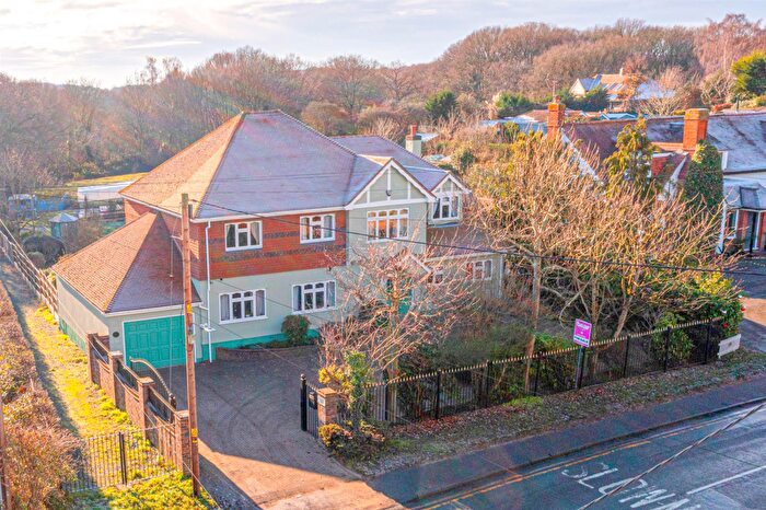 5 Bedroom Detached House For Sale In Main Road, Hockley, SS5