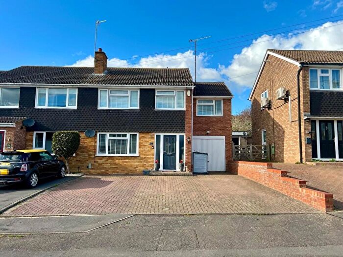 5 Bedroom Semi-Detached House For Sale In Moores Close, Bugbrooke, Northamptonshire, NN7