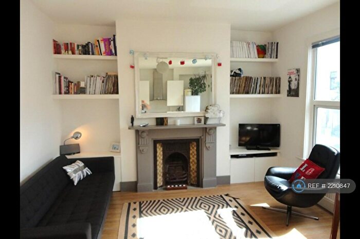 2 Bedroom Flat To Rent In Clapton, London, E5